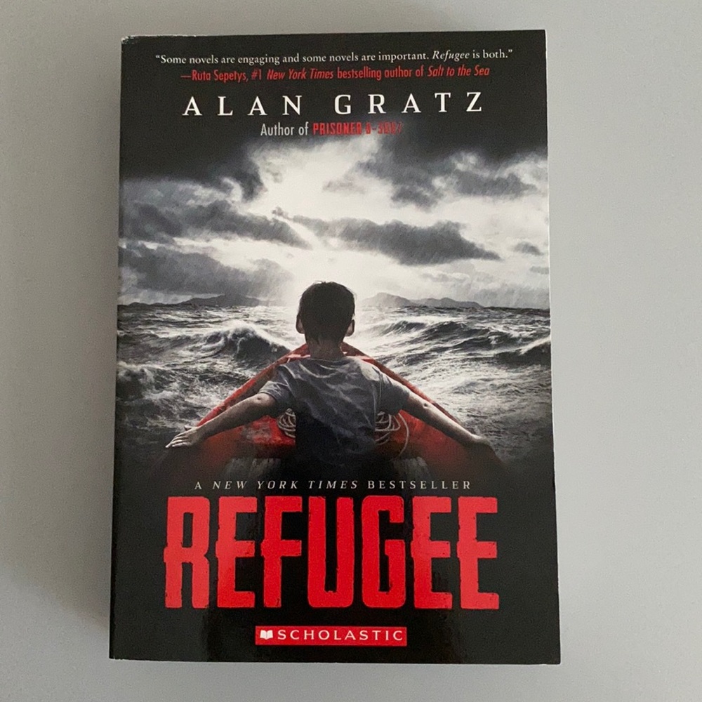 Refugee by Alan Gratz Paperback Chapter book